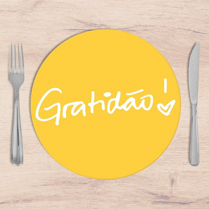 Kit: 4 Capas de Sousplat Redondo Gratidao Amarelo - 35x35 Kit: 4 Capas de Sousplat Redondo Gratidao Amarelo - 35x35