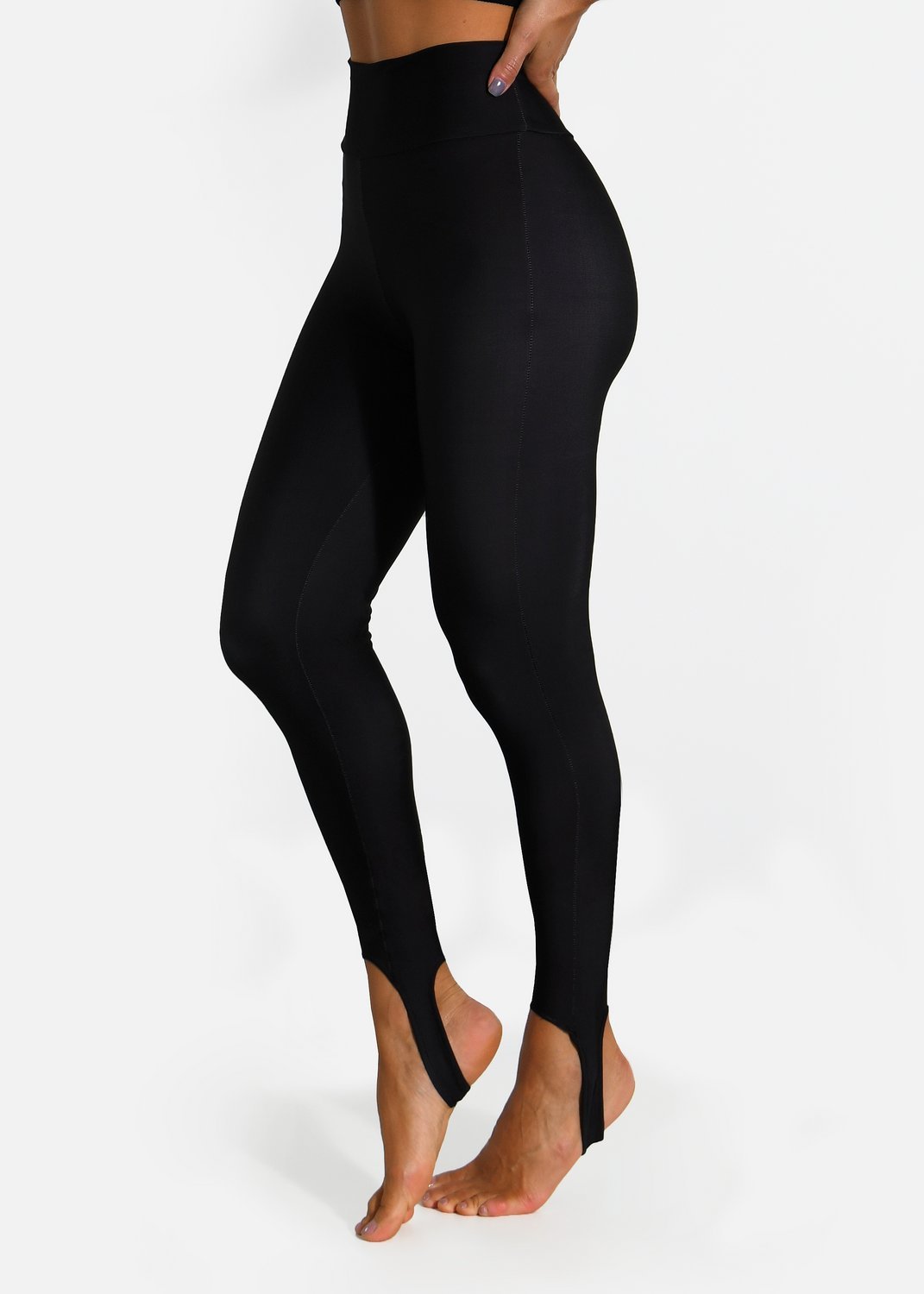 Calça legging hot sale preta com pezinho